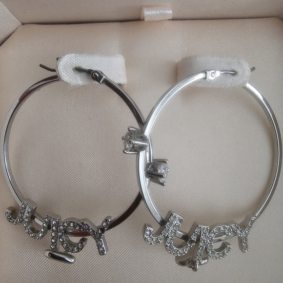 Juicy Couture Silver Tone Necklace and Earrings - Picture 5 of 8